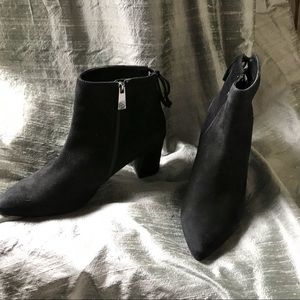 Blondo Tiana Black Suede Booties 95 